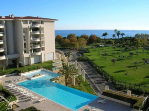 Appartement terrasse piscine et accès plage